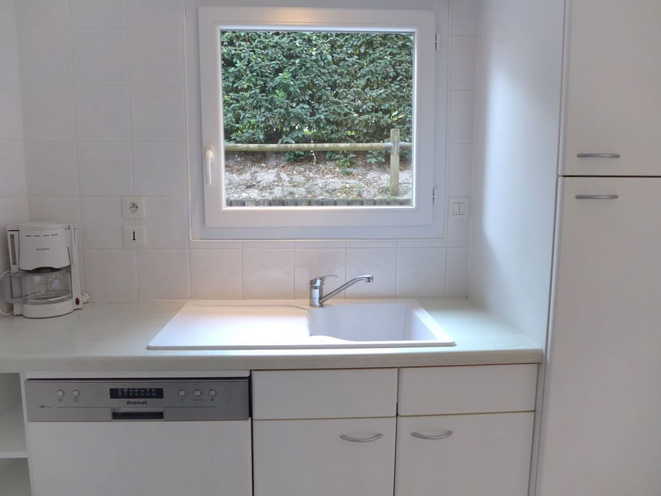 Room, Property, Bathroom, Sink, Furniture, Tap, Bathroom Cabinet, Interior Design, House, Architecture