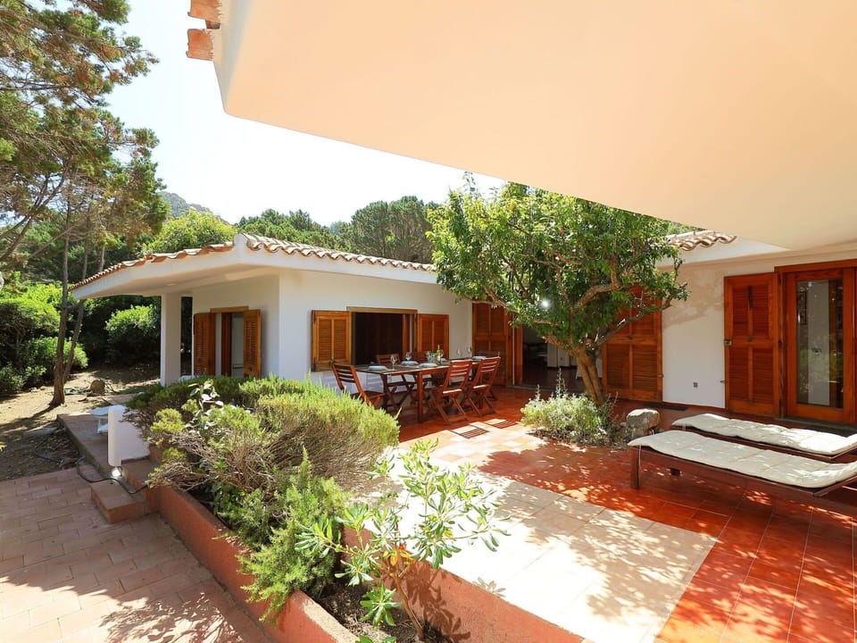 Property, House, Building, Real Estate, Home, Residential Area, Resort, Room, Backyard, Villa