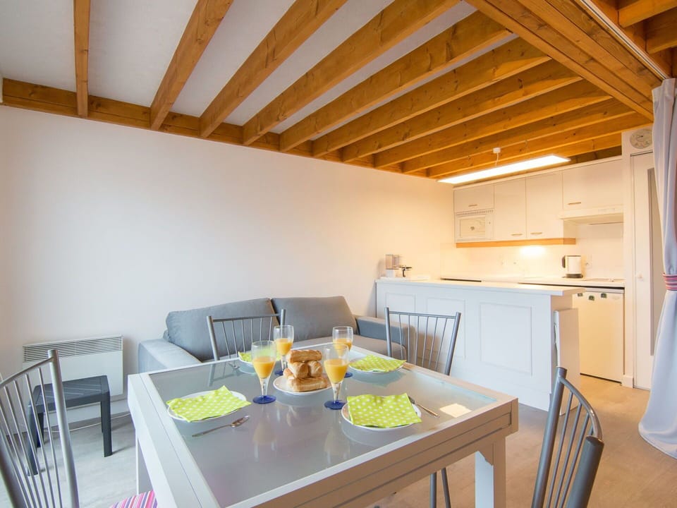 Property, Room, Building, Ceiling, House, Furniture, Yellow, Real Estate, Interior Design, Kitchen