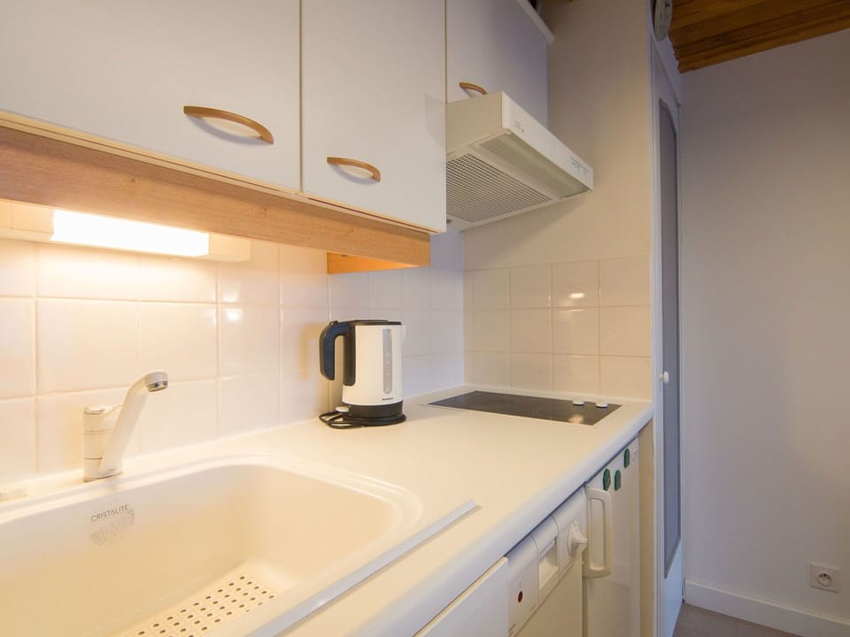 Property, Room, Bathroom, House, Interior Design, Building, Architecture, Furniture, Sink, Cabinetry