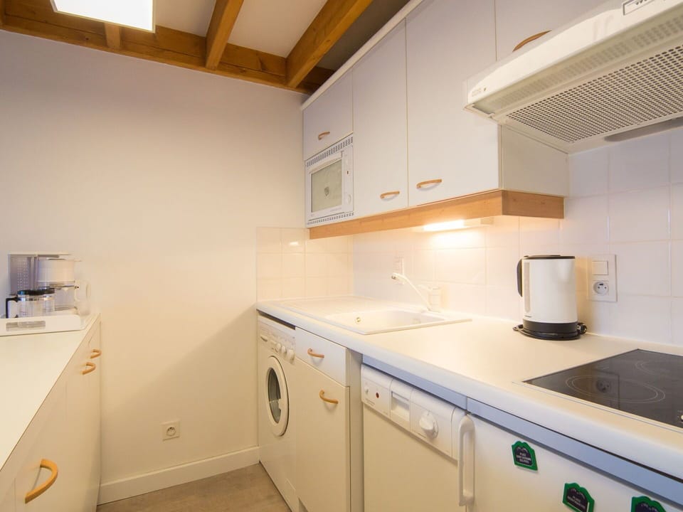 Property, Room, Real Estate, Cabinetry, Building, Furniture, Kitchen, Interior Design, House, Sink