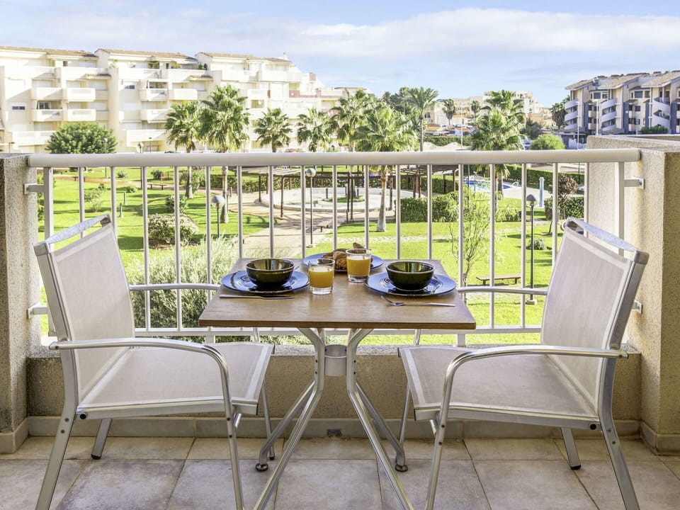 Apartment, Resort, Landscaping, Estate, Hacienda, Hotel, Villa, Mansion