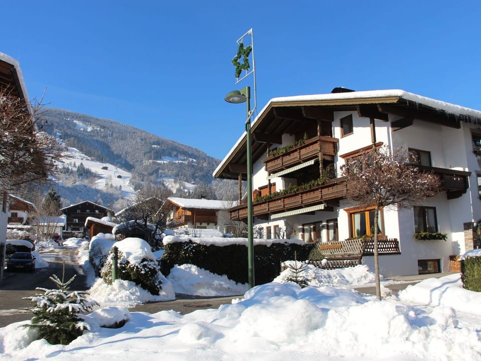 Snow, Winter, Property, Mountain, Mountain Village, Hill Station, Town, Mountain Range, House, Ski Resort