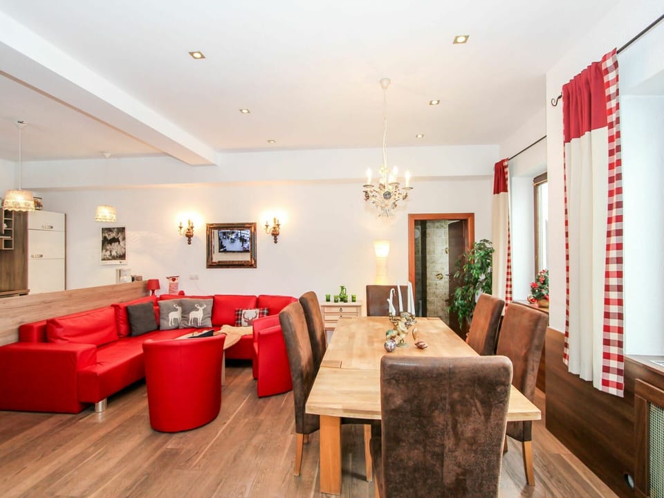 Table, Furniture, Property, Picture Frame, Wood, Lighting, Interior Design, Chair, Flooring, Couch