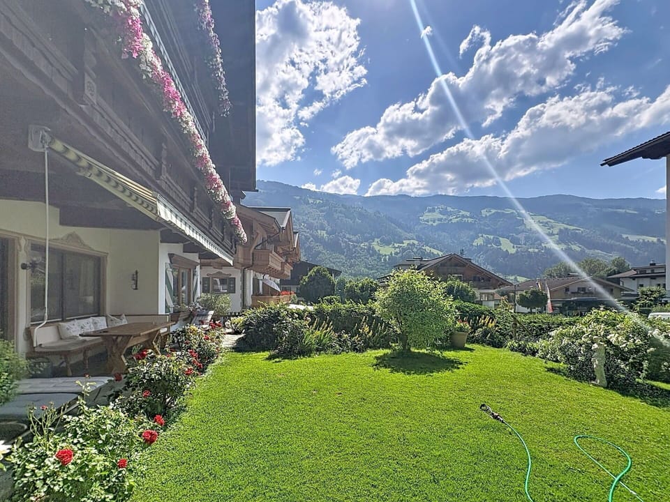 House, Hill Station, Garden, Mountain Range, Valley, Eco Hotel, Balcony, Village, Mountain Village