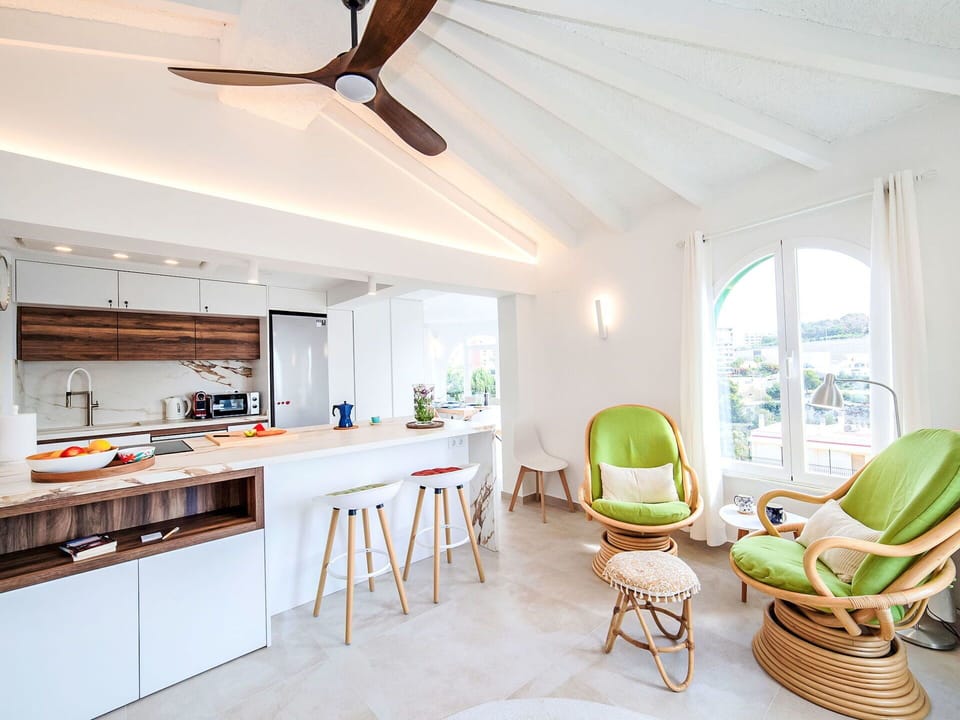 Furniture, Interior Design, Wood, Flooring, Ceiling, Floor, Table, Lighting, Chair, Kitchen