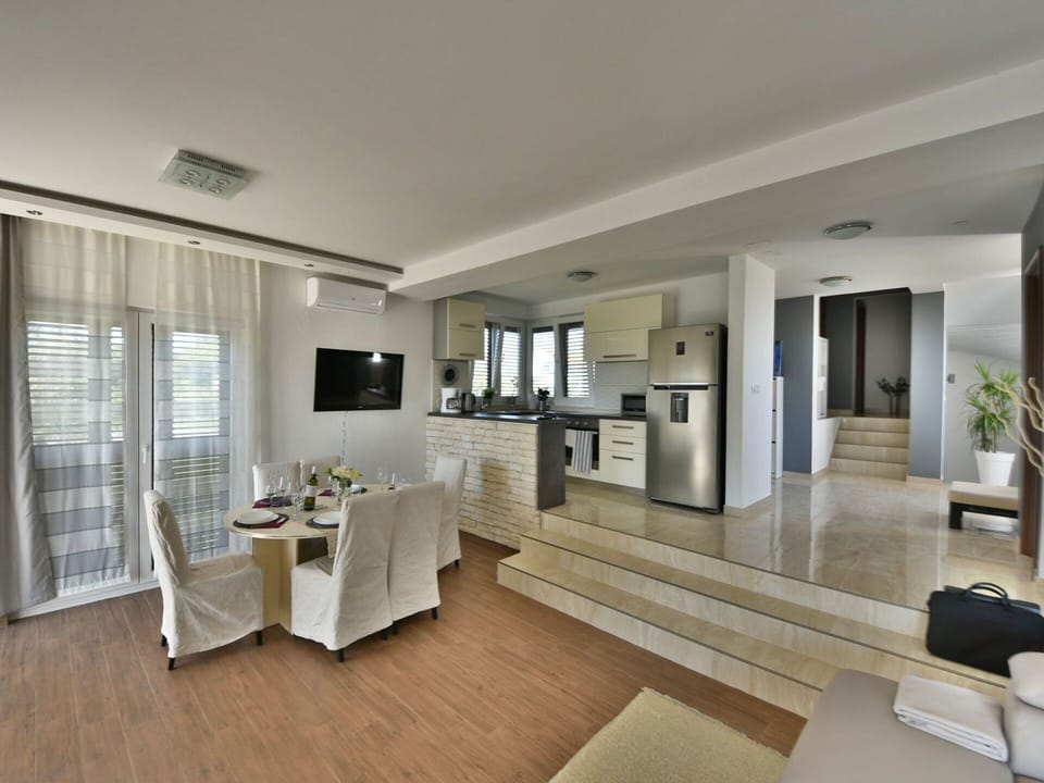 Furniture, Table, Plant, Houseplant, Countertop, Couch, Kitchen, Wood, Condominium, Living Room