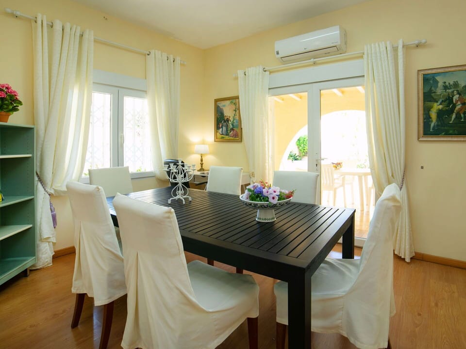 Table, Property, Furniture, Window, Wood, Interior Design, Plant, Curtain, Shade, Floor
