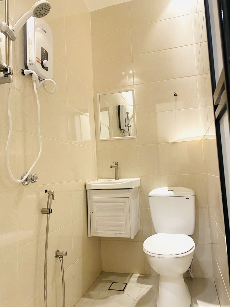 Standard Room, 1 Queen Bed, No Windows | Bathroom | Shower, free toiletries