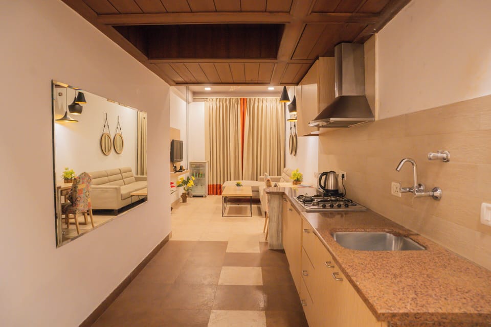 Suite Room | Premium bedding, in-room safe, desk, laptop workspace