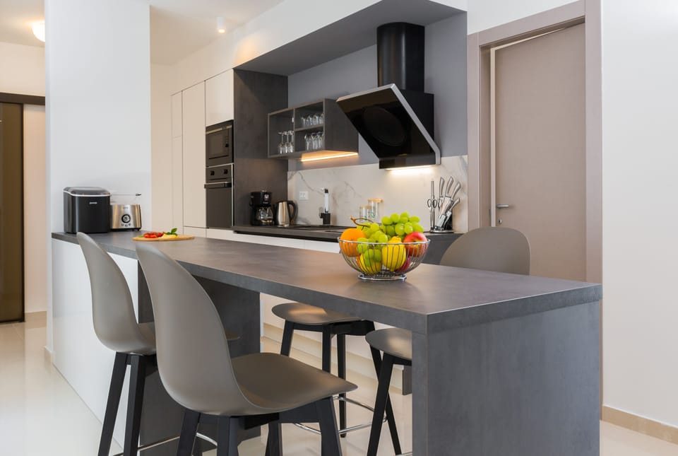 Luxury Apartment, 4 Bedrooms, Sea View, Beachside | Private kitchen | Coffee/tea maker, full-size fridge, microwave, oven