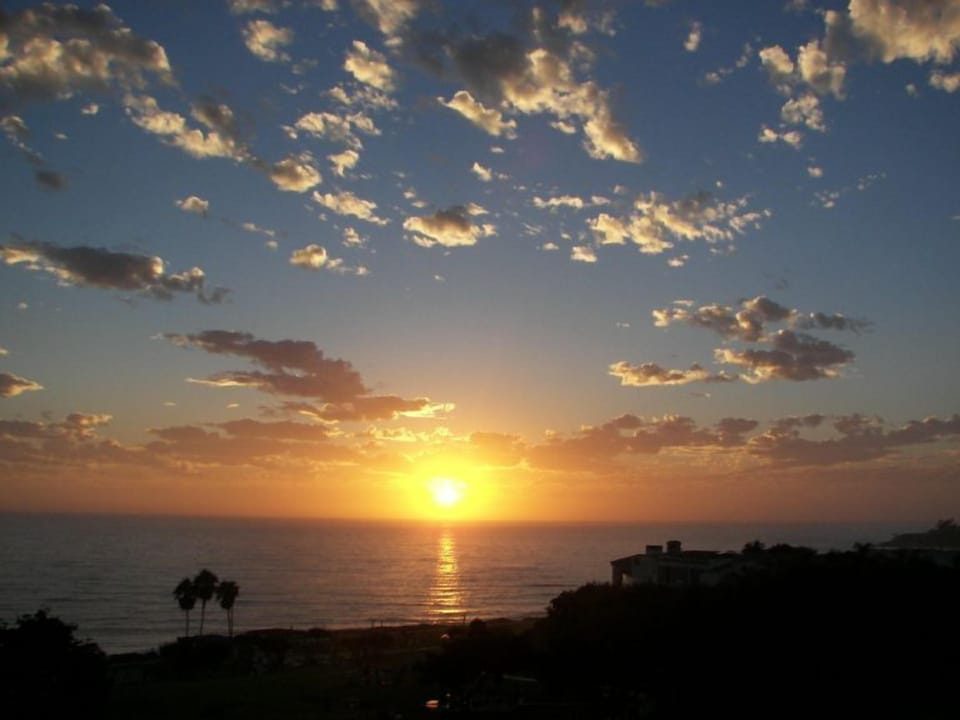 SUNSET IN AREA