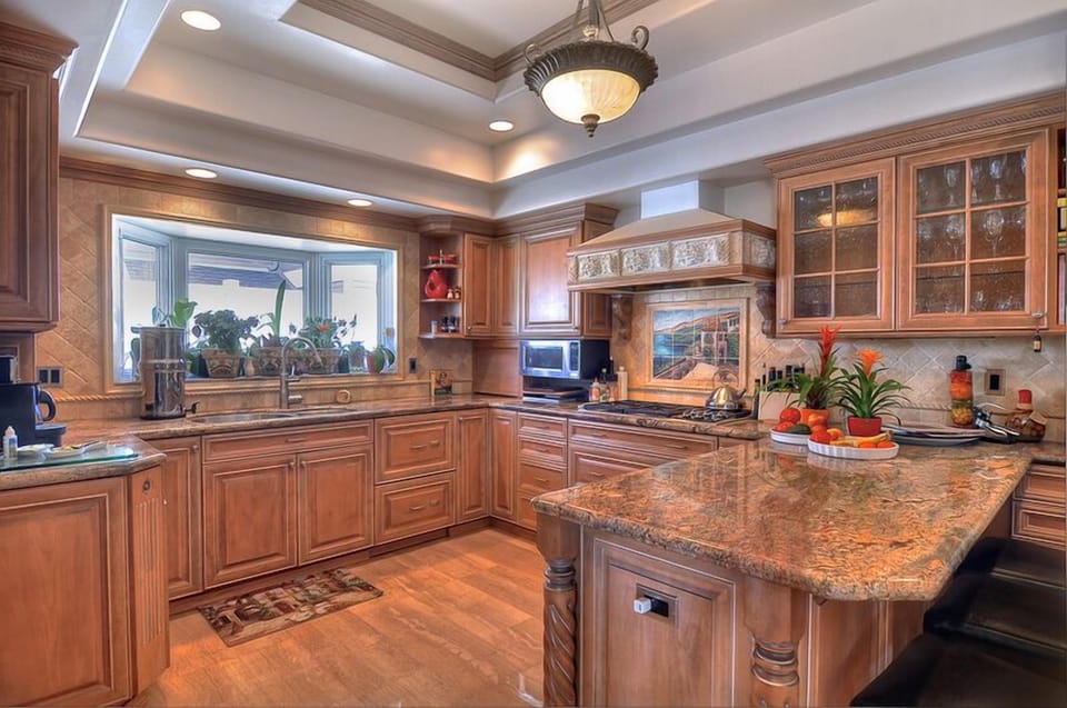 GOURMET KITCHEN