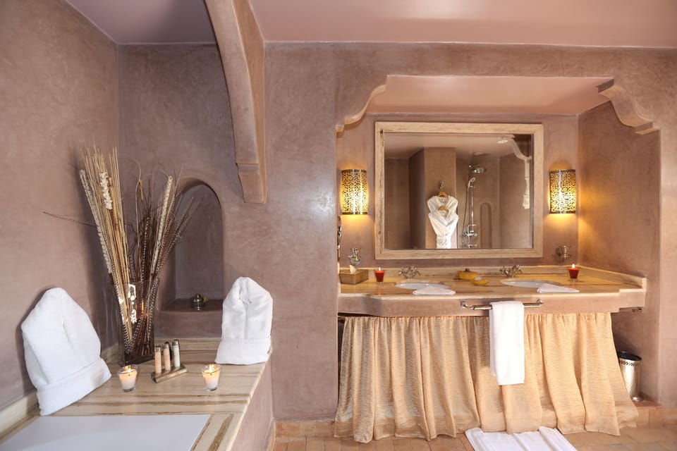 Prestige Suite | Bathroom | Combined shower/tub, deep soaking tub, free toiletries, hair dryer