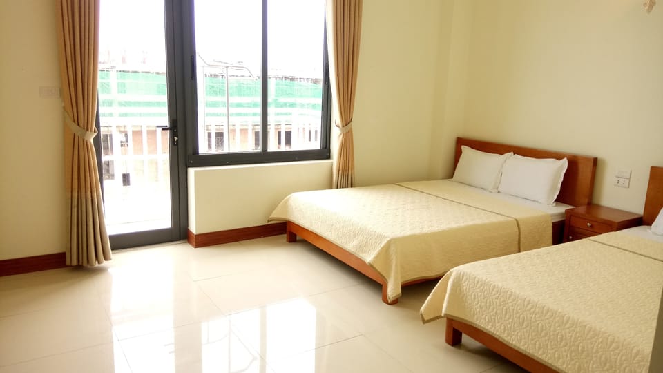 Deluxe Twin Room | Minibar, desk, blackout drapes, free WiFi