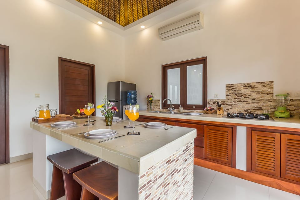 Premium Villa, 4 Bedrooms | In-room dining