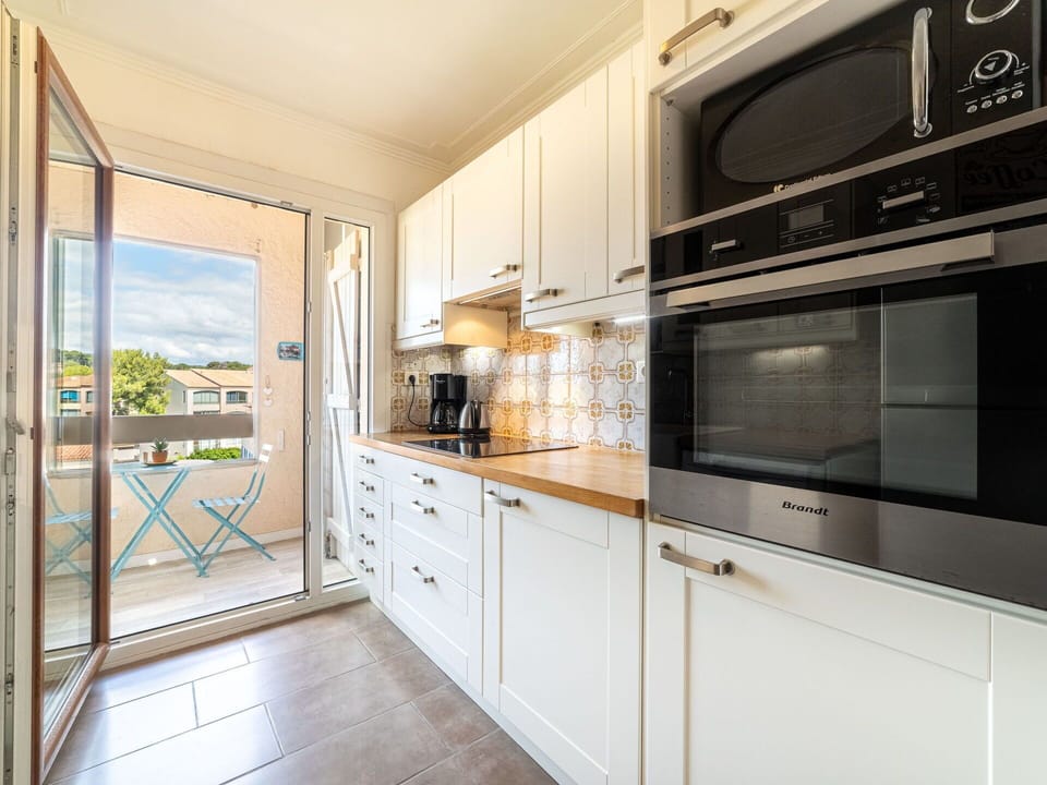 Cabinetry, Countertop, Property, Kitchen Appliance, Kitchen Stove, Wood, Home Appliance, Interior Design, Kitchen, Floor
