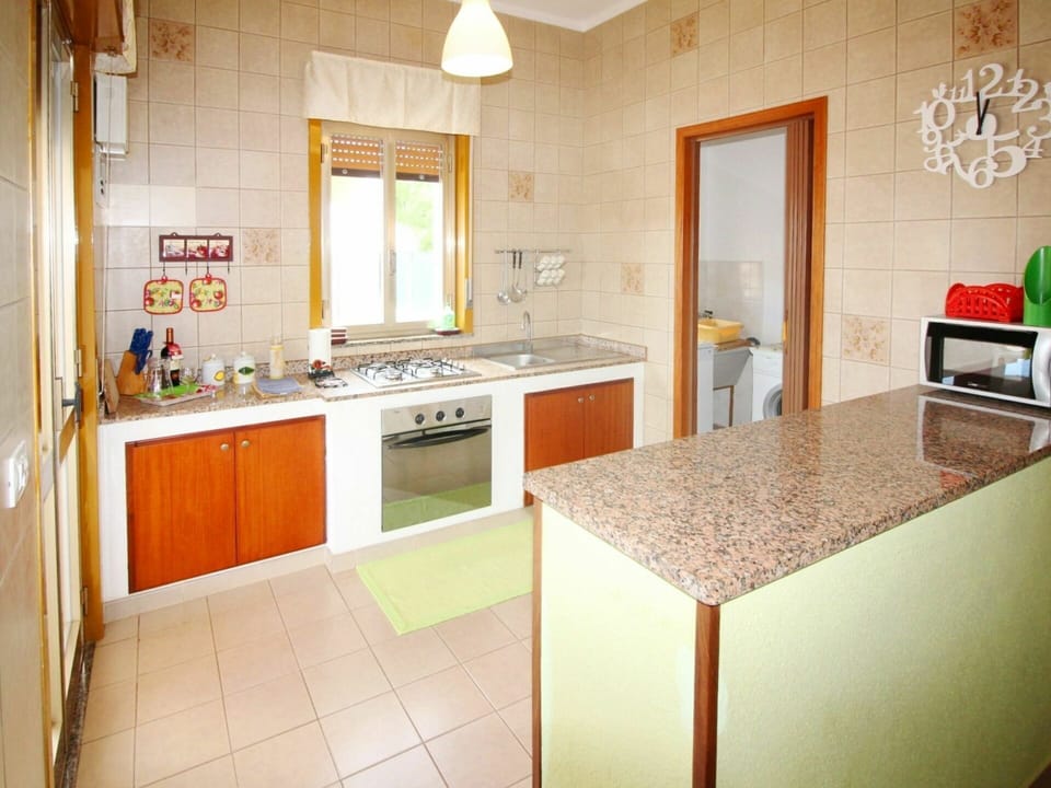 Countertop, Cabinetry, Kitchen Sink, Furniture, Sink, Property, Tap, Kitchen, Home Appliance, Kitchen Appliance