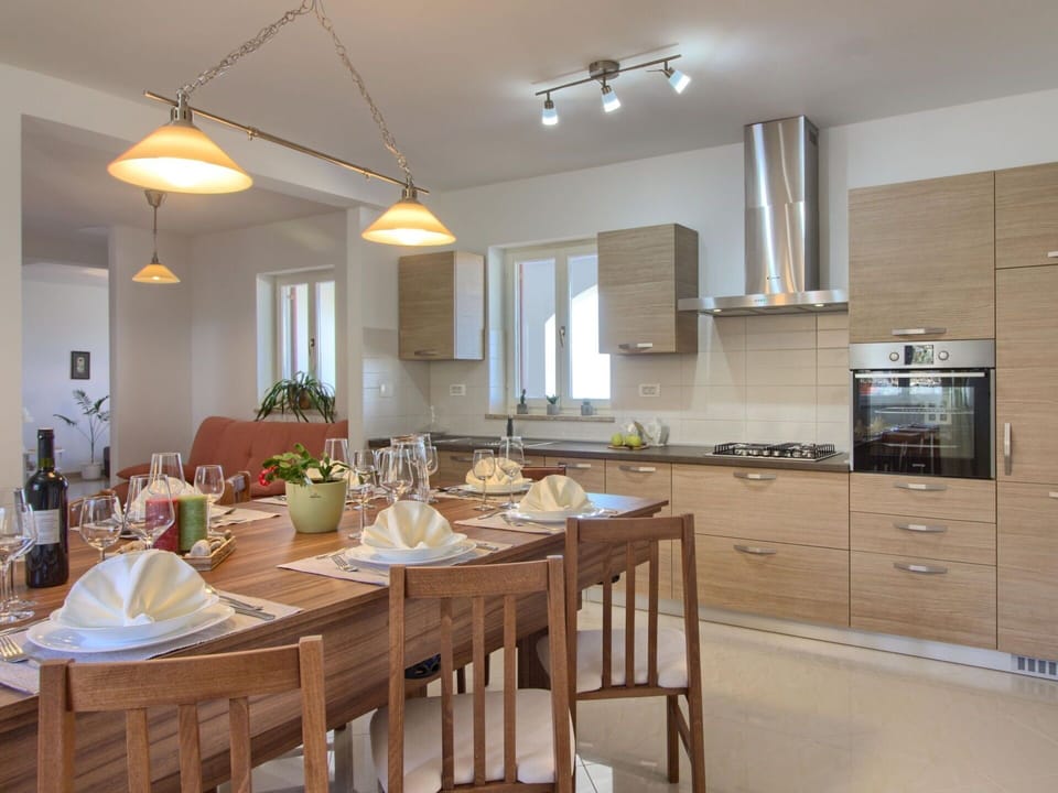Countertop, Room, Property, Kitchen, Furniture, Cabinetry, Interior Design, Building, Ceiling, Home