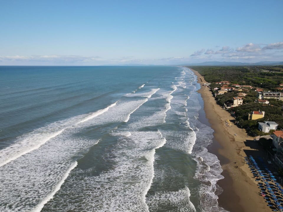 Water, Sky, Cloud, Coastal And Oceanic Landforms, Beach, Horizon, Landscape, Wind Wave, Headland, Klippe