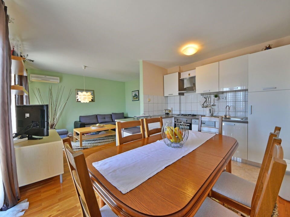 Room, Property, Dining Room, Furniture, Building, Real Estate, House, Interior Design, Yellow, Table