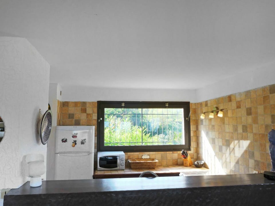 Property, Room, Furniture, House, Interior Design, Wall, Building, Ceiling, Home, Living Room
