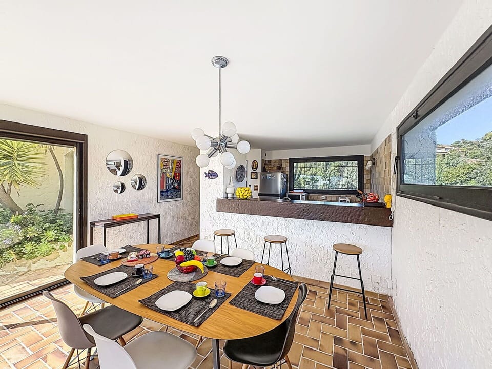 Furniture, Interior Design, Kitchen, Wood, Table, Ceiling, Kitchen & Dining Room Table, Flooring, Lighting, Chair