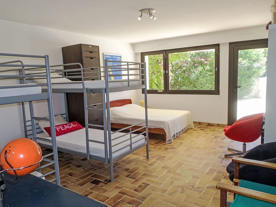Property, Comfort, Window, Wood, Architecture, Interior Design, Bed Frame, Flooring, Floor, Living Room
