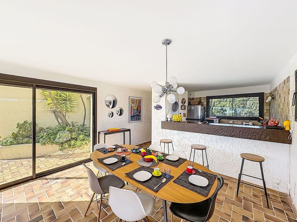 Furniture, Interior Design, Flooring, Table, Wood, Chair, Kitchen & Dining Room Table, Ceiling, Floor, Kitchen