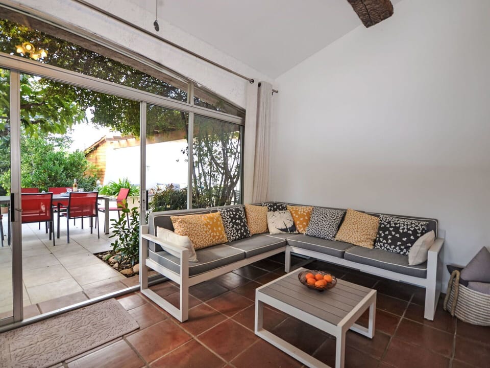 Table, Furniture, Couch, Property, Plant, Comfort, Interior Design, Lighting, Studio Couch, Wood