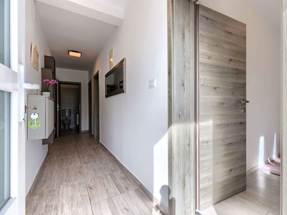 Building, Wood, Interior Design, Hall, Flooring, Floor, Door, Hardwood, House