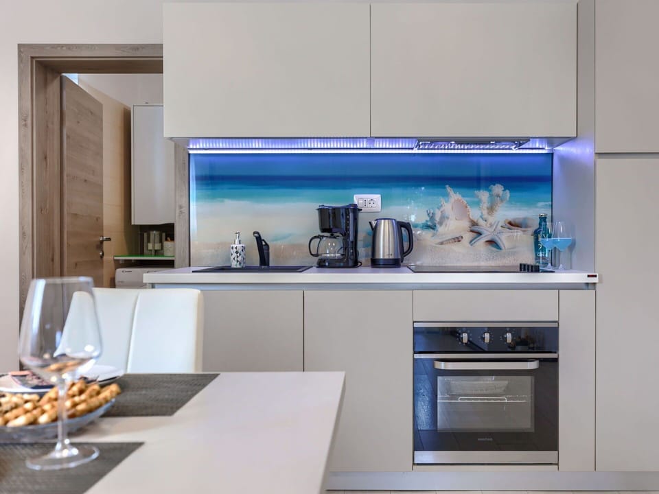 Cabinetry, Countertop, Tap, Tableware, Kitchen Appliance, Kitchen, Building, Home Appliance, Kitchen Stove, Interior Design