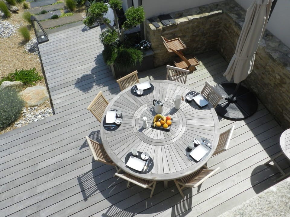 Property, Table, Architecture, Urban Design, Furniture, House, Interior Design, Building, Landscape, Patio