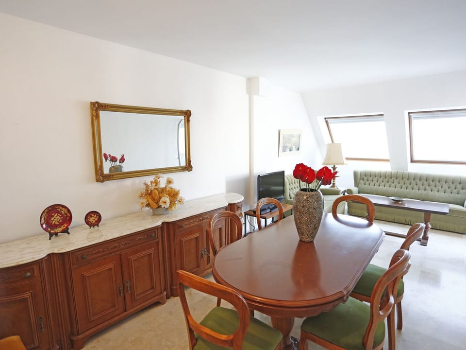 Room, Property, Furniture, Interior Design, Building, Dining Room, Table, Floor, House, Real Estate