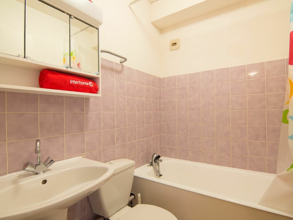 Plumbing Fixture, Tap, Sink, Property, Bathroom Sink, Bathroom, Bathtub, Building, Purple, Interior Design