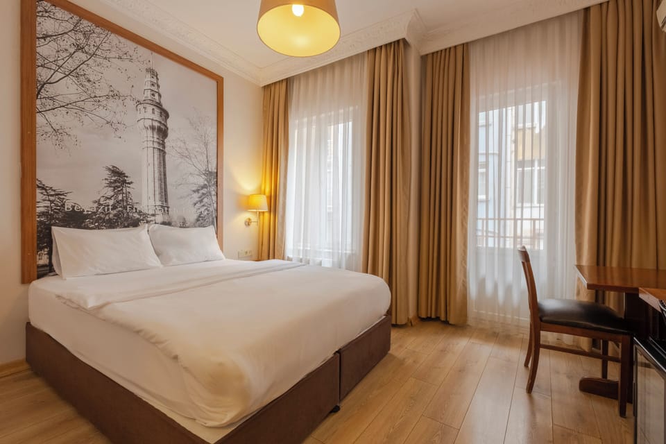 Standard Double Room | Minibar, in-room safe, desk, soundproofing