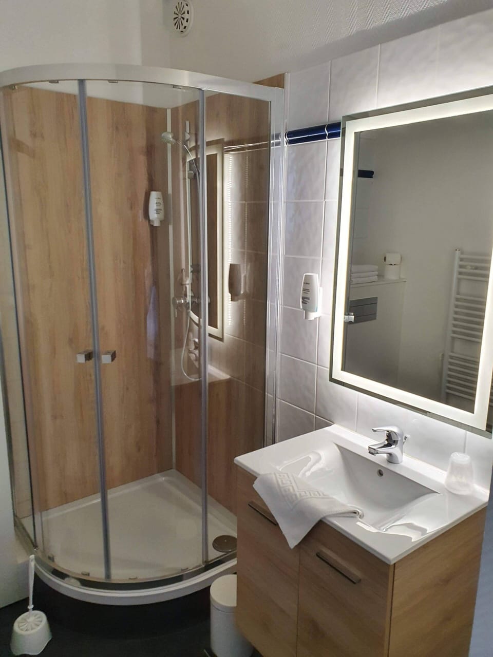 Standard Triple Room | Bathroom | Shower, hair dryer, towels, soap