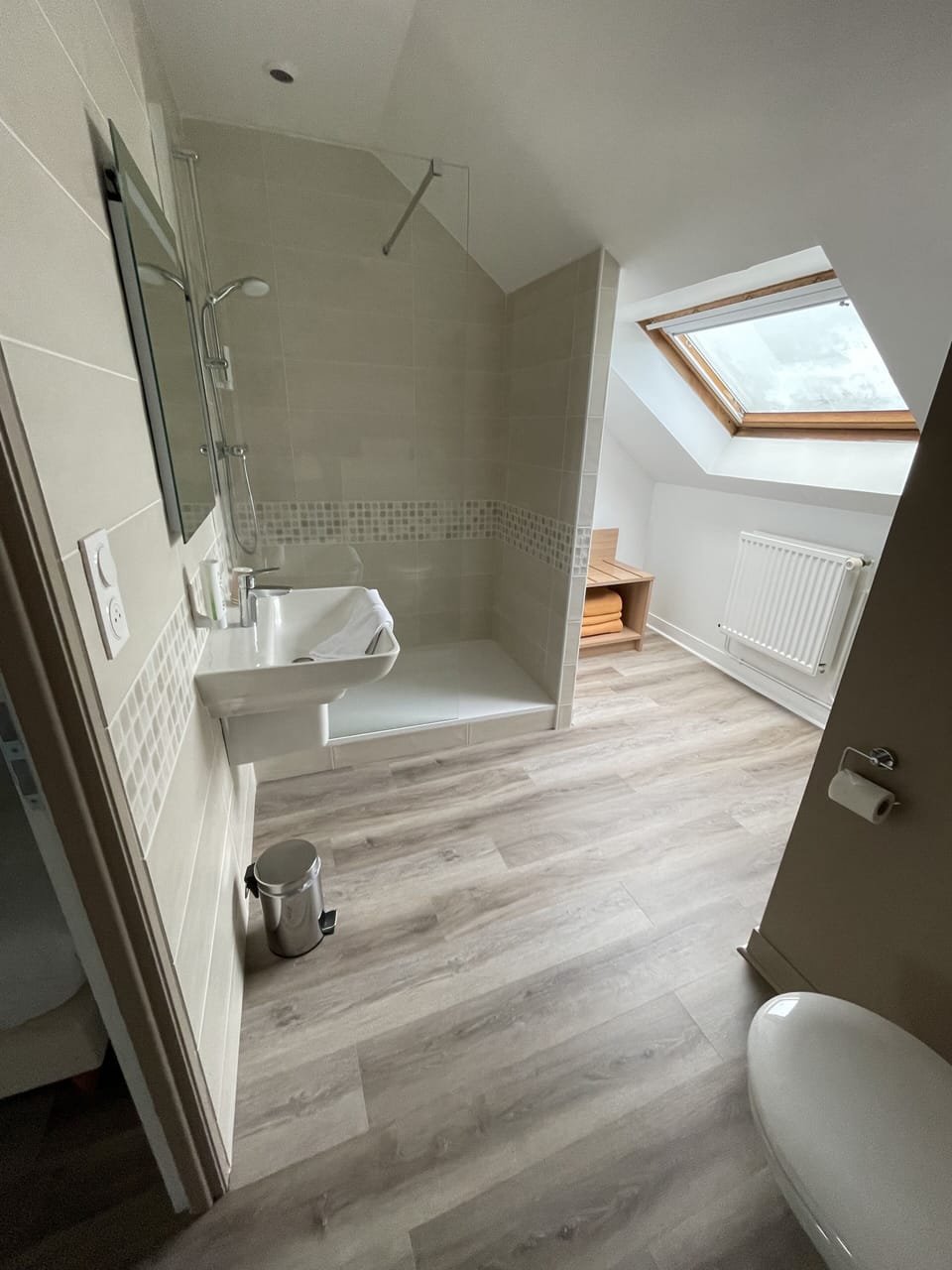 Comfort Quadruple Room | Bathroom | Shower, hair dryer, towels, soap
