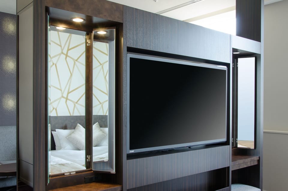 Executive Twin Room | Premium bedding, down comforters, pillowtop beds, in-room safe