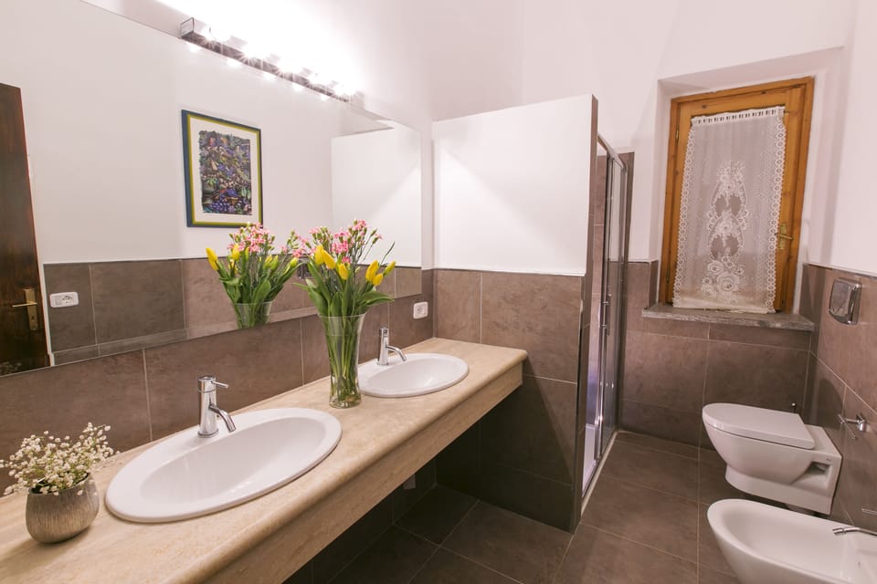 Standard Double Room, 1 Bedroom | Bathroom | Shower, rainfall showerhead, free toiletries, hair dryer