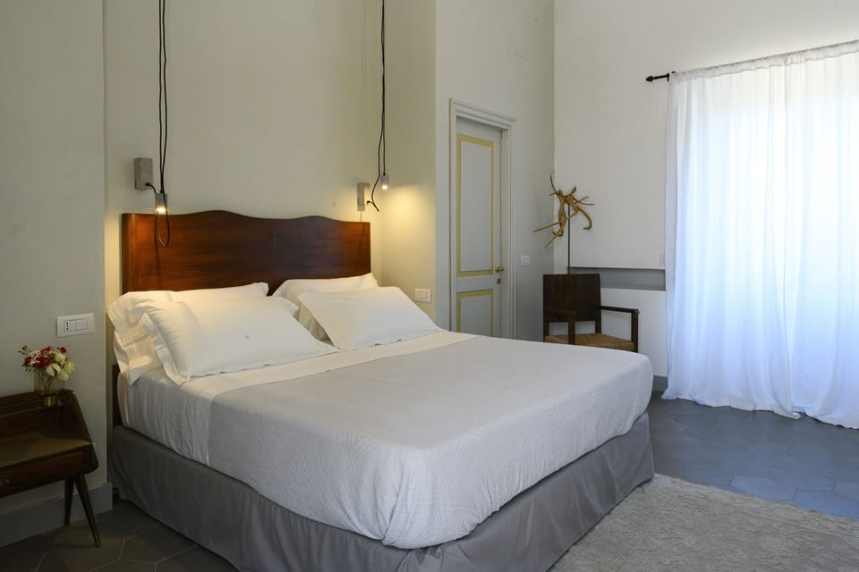 Deluxe Room, 1 Bedroom | Frette Italian sheets, premium bedding, down comforters, minibar