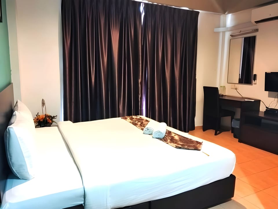 Superior Room | Living area | TV