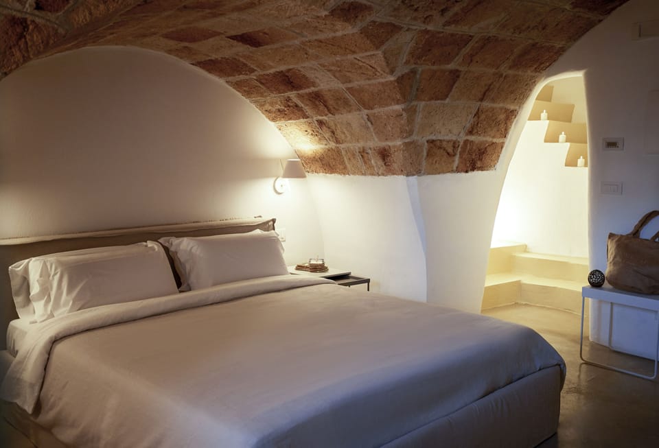 Aquapietra, double deluxe con vasca | In-room safe, individually decorated, individually furnished, desk