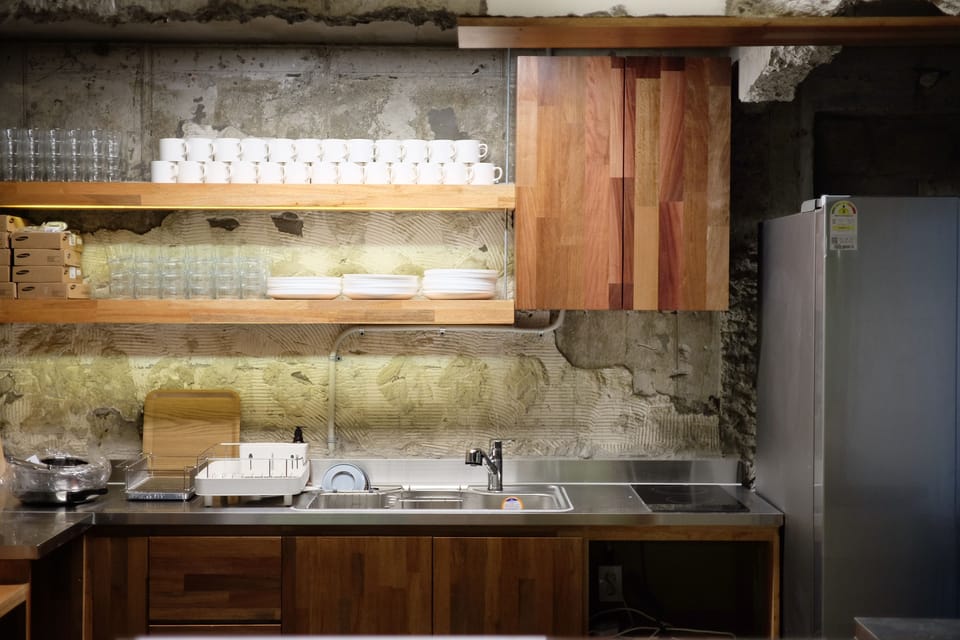 Full-size fridge, microwave, coffee/tea maker, rice cooker