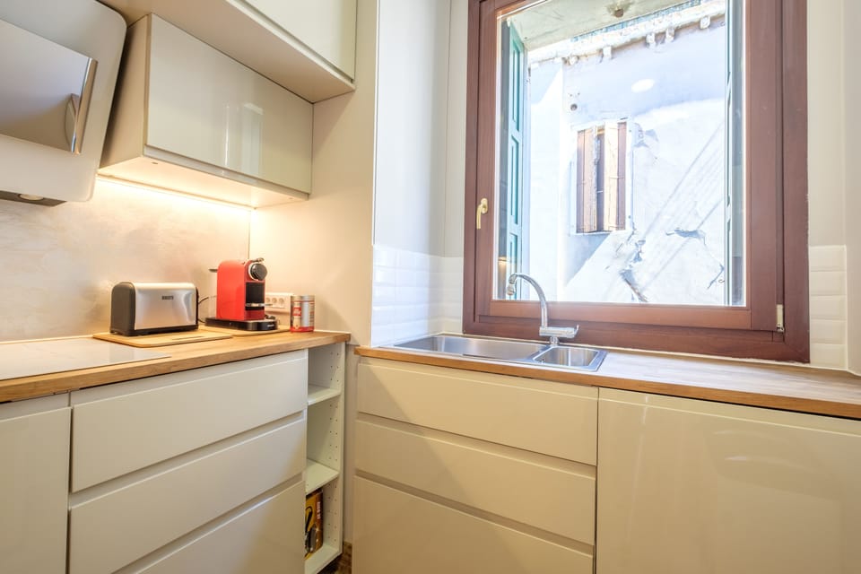Luxury Apartment | Private kitchen | Fridge, microwave, oven, stovetop