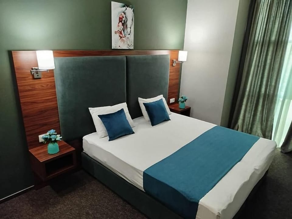 Deluxe Suite, 1 King Bed with Sofa bed | Free WiFi, bed sheets