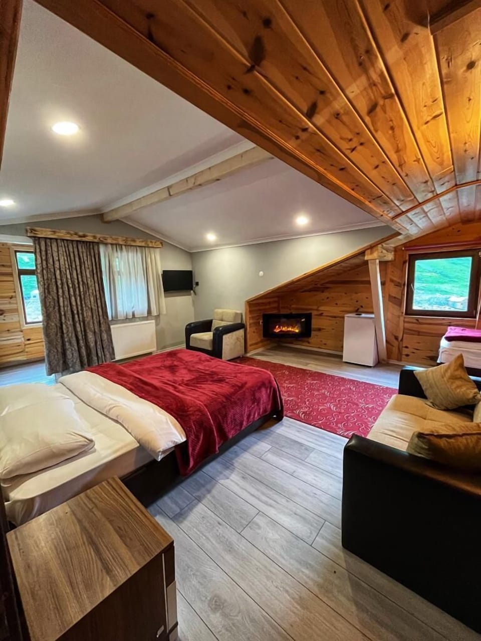 Standard Triple Room, Balcony | In-room safe, soundproofing, free WiFi, bed sheets