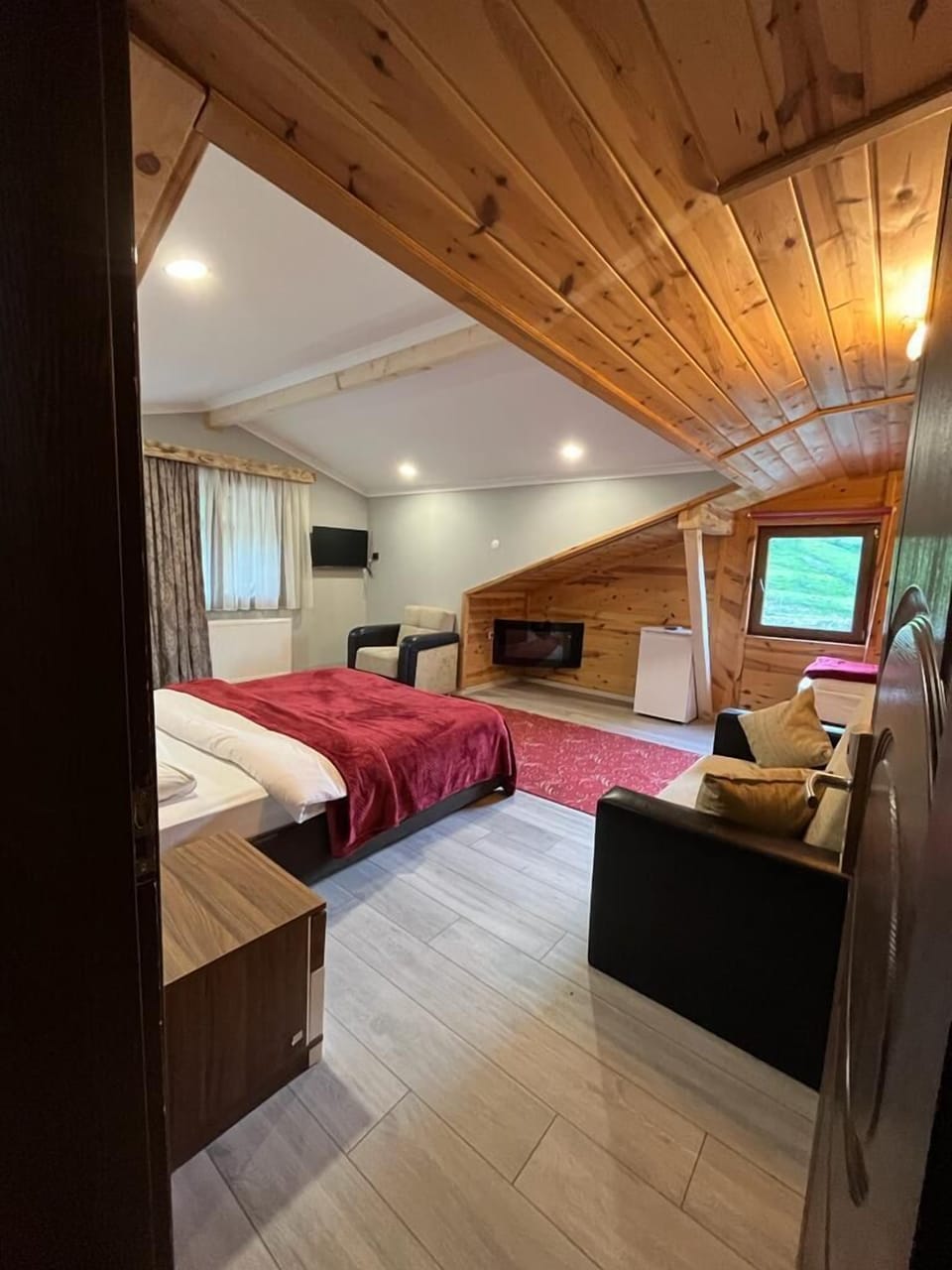 Standard Triple Room, Balcony | In-room safe, soundproofing, free WiFi, bed sheets