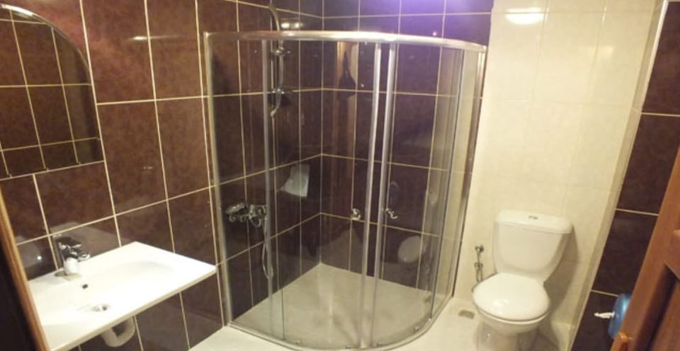 Shower, free toiletries, hair dryer, bathrobes