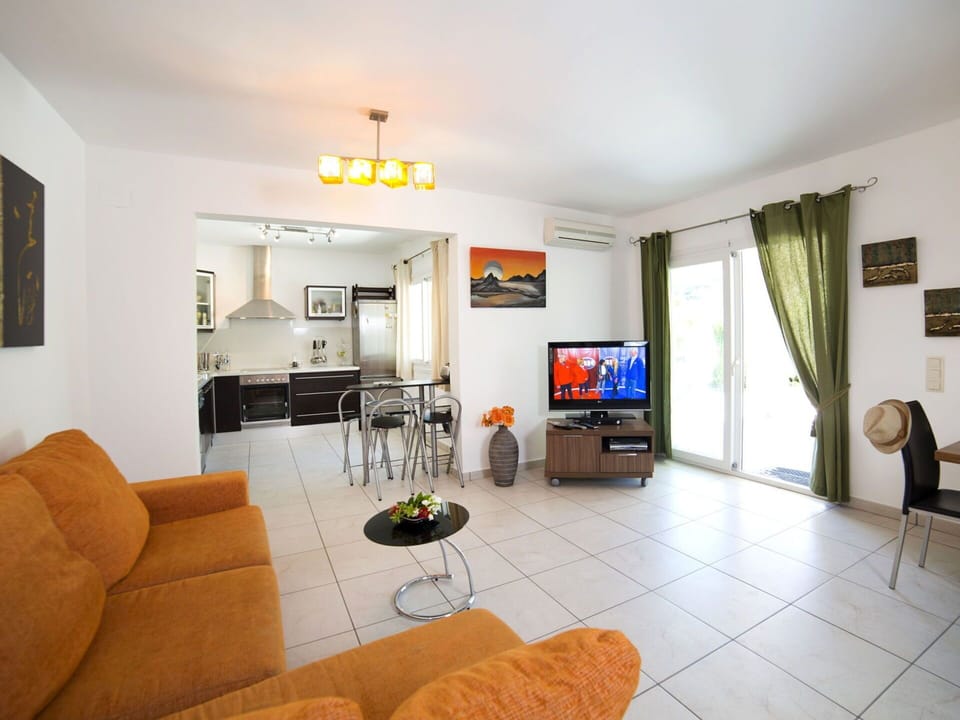 Room, Property, Living Room, Furniture, Interior Design, Building, House, Floor, Real Estate, Apartment